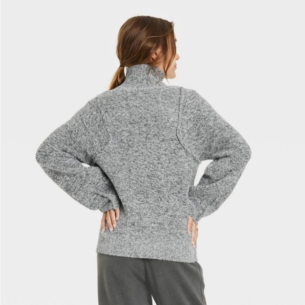Universal thread pullover sweater nwt - Picture 2 of 4